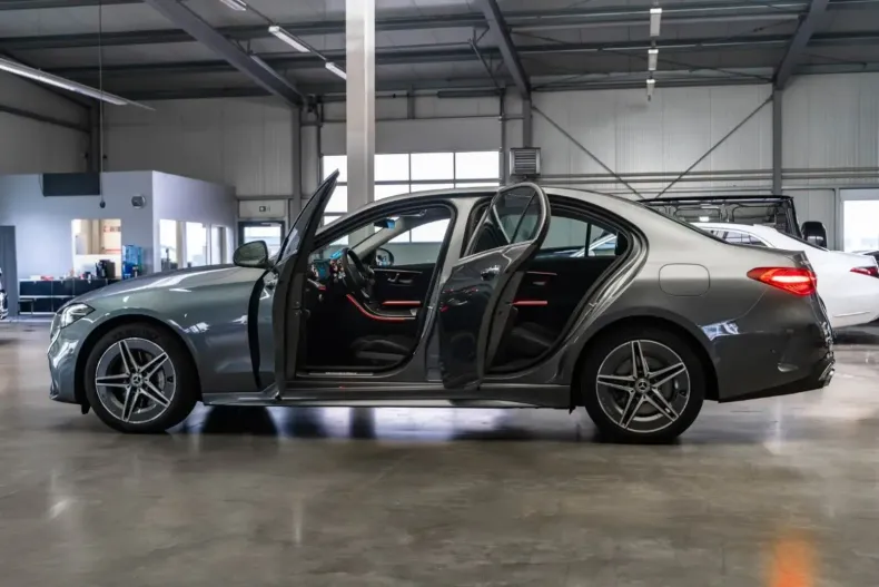 Mercedes-Benz C 300 din 2025 cu 17.258 km - oferta MER155241 - foto 8