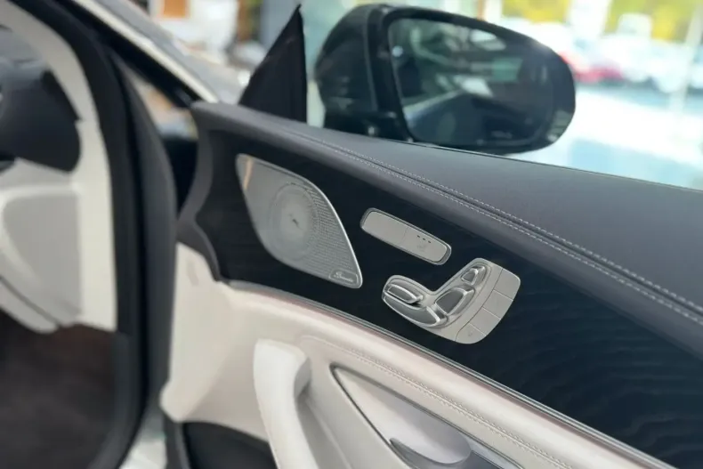 Mercedes-Benz CLS 300 din 2023 cu 29.200 km - oferta MER155246 - foto 13