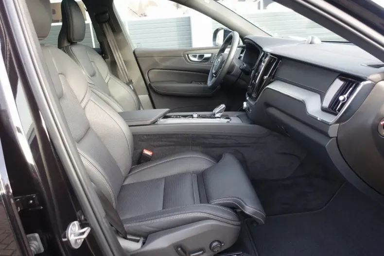 Volvo XC60 din 2024 cu 25.400 km - oferta VOL155264 - foto 10