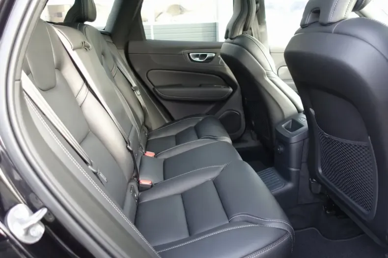 Volvo XC60 din 2024 cu 25.400 km - oferta VOL155264 - foto 11