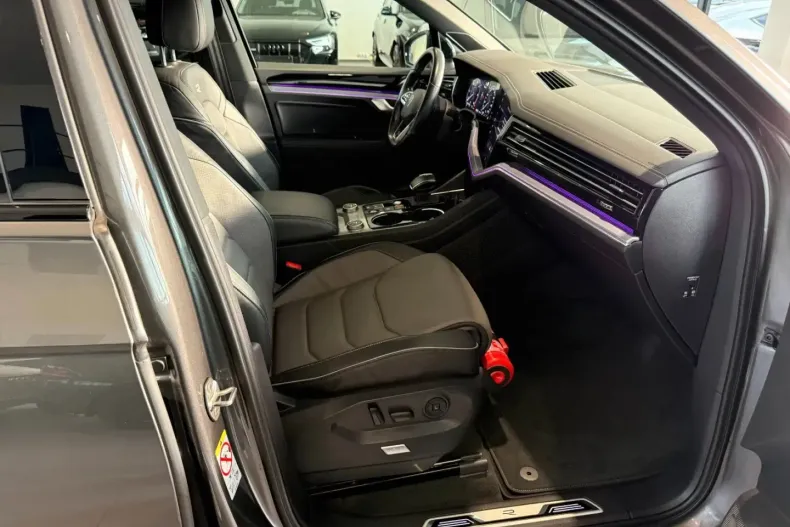 Volkswagen Touareg din 2022 cu 83.792 km - oferta VOL155275 - foto 12