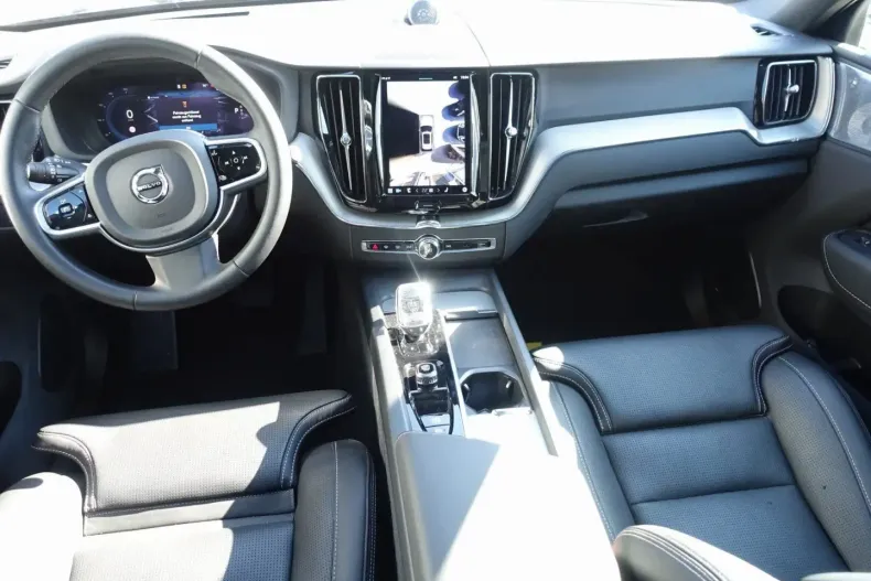 Volvo XC60 din 2024 cu 18.500 km - oferta VOL155280 - foto 12