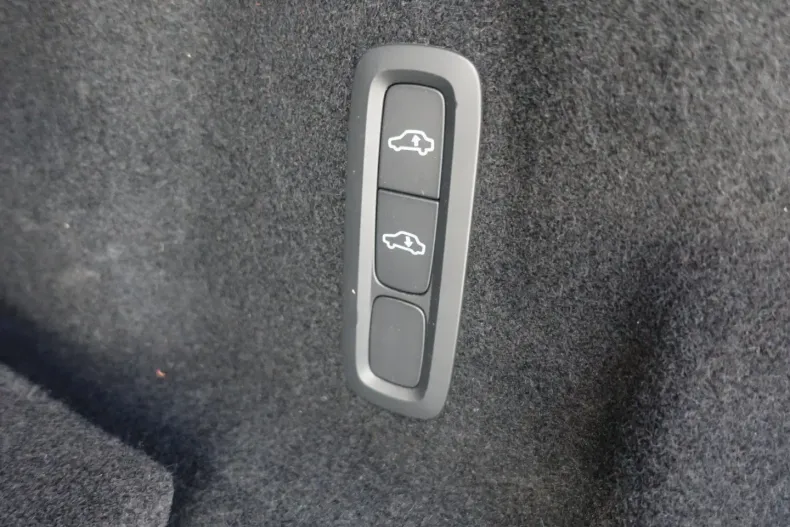 Volvo XC60 din 2024 cu 18.500 km - oferta VOL155280 - foto 26