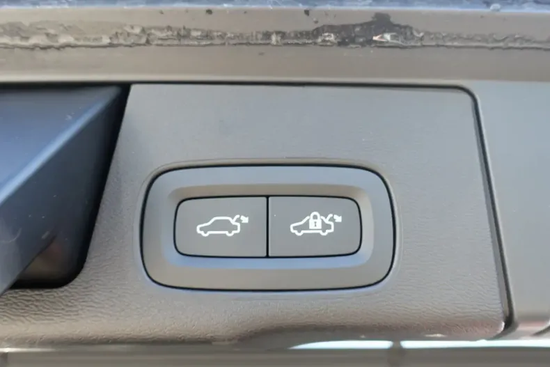 Volvo XC60 din 2024 cu 18.500 km - oferta VOL155280 - foto 27