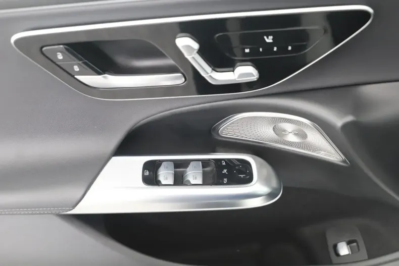 Mercedes-Benz E 450 din 2024 cu 64.322 km - oferta MER155316 - foto 6