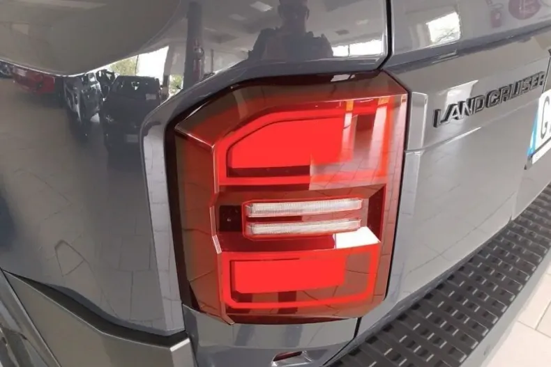 Toyota Land Cruiser din 2024 cu 6.000 km - oferta TOY155327 - foto 10