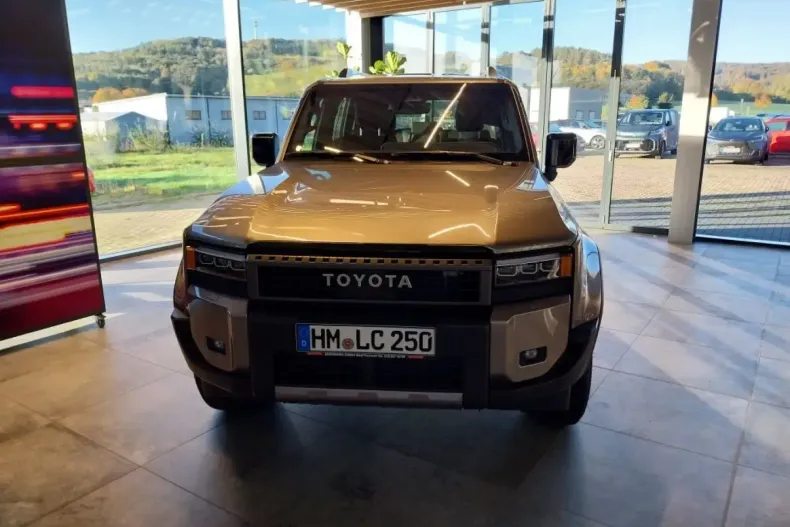 Toyota Land Cruiser din 2024 cu 1.012 km - oferta TOY155328 - foto 7