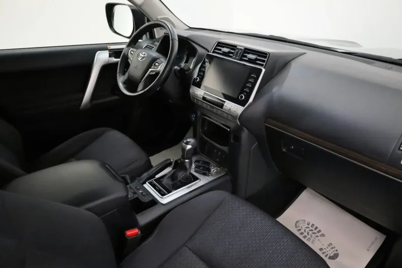 Toyota Land Cruiser din 2023 cu 47.140 km - oferta TOY155350 - foto 3