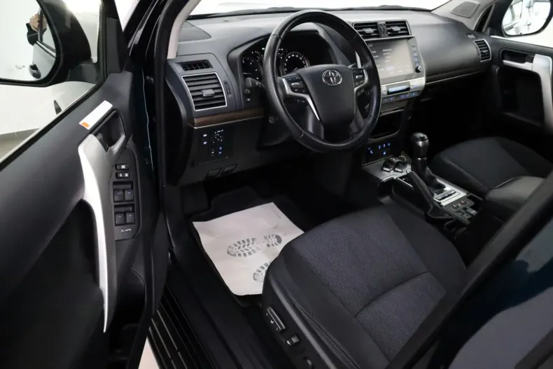 Toyota Land Cruiser din 2023 cu 47.140 km - oferta TOY155350 - foto 9