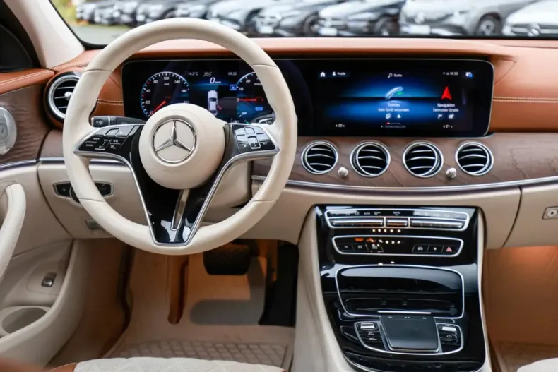 Mercedes-Benz E 300 din 2022 cu 31.755 km - oferta MER155398 - foto 12