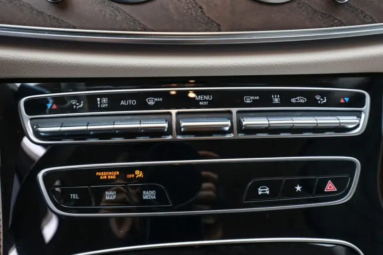 Mercedes-Benz E 300 din 2022 cu 31.755 km - oferta MER155398 - foto 18