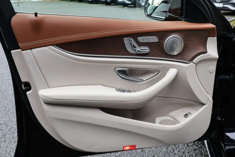 Mercedes-Benz E 300 din 2022 cu 31.755 km - oferta MER155398 - foto 32