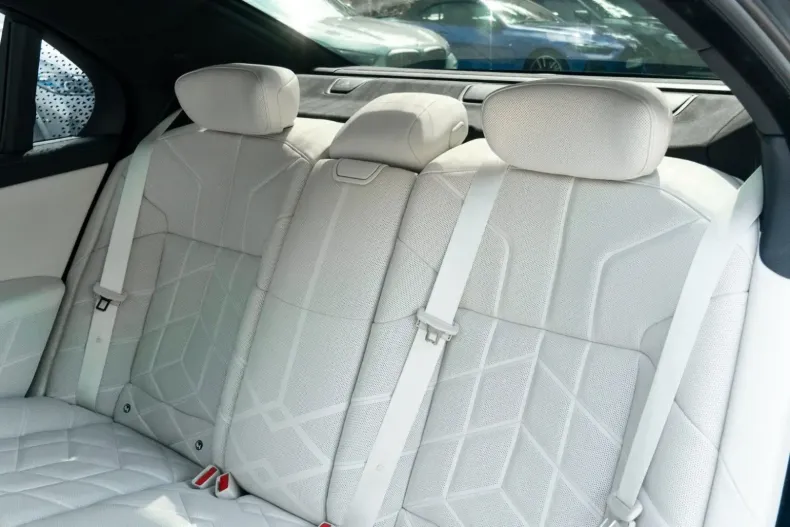 BMW 750 din 2023 cu 46.100 km - oferta BMW155462 - foto 22