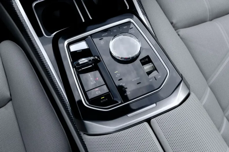 BMW 750 din 2023 cu 46.100 km - oferta BMW155462 - foto 29