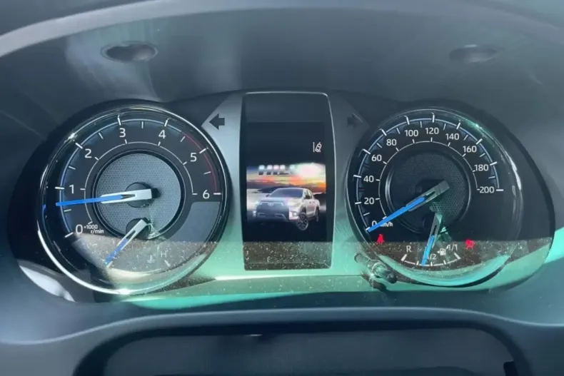 Toyota Hilux din 2025 cu 100 km - oferta TOY155483 - foto 5