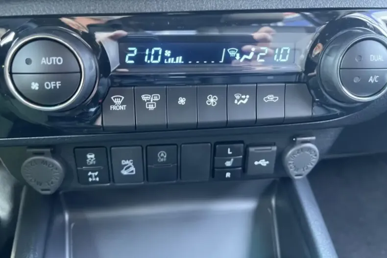 Toyota Hilux din 2025 cu 100 km - oferta TOY155483 - foto 10