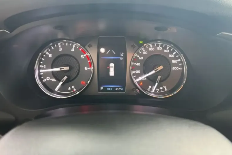 Toyota Hilux din 2025 cu 60 km - oferta TOY155490 - foto 9