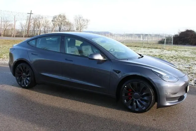 Tesla Model 3 din 2022 cu 44.974 km - oferta TES155504 - foto 2