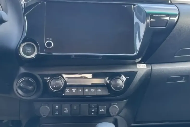 Toyota Hilux din 2025 cu 10 km - oferta TOY155520 - foto 9