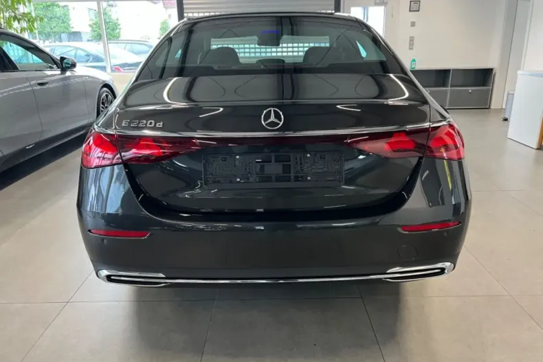 Mercedes-Benz E 220 din 2024 cu 20.000 km - oferta MER155559 - foto 4