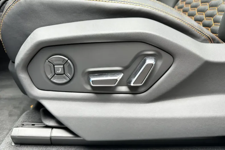 Lamborghini Urus din 2023 cu 4.411 km - oferta LAM155566 - foto 17