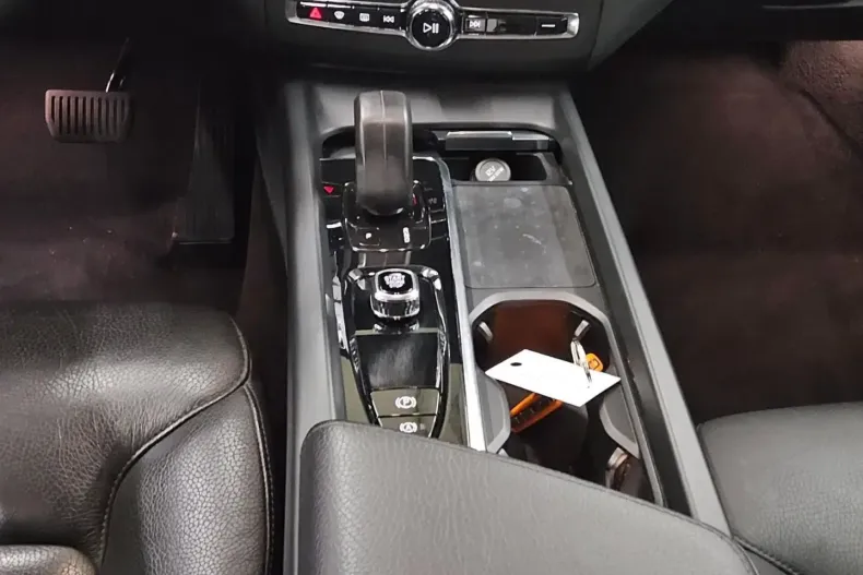 Volvo XC60 din 2021 cu 80.923 km - oferta VOL155589 - foto 5