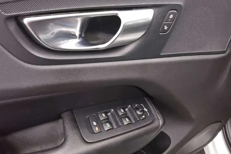 Volvo XC60 din 2021 cu 80.923 km - oferta VOL155589 - foto 9