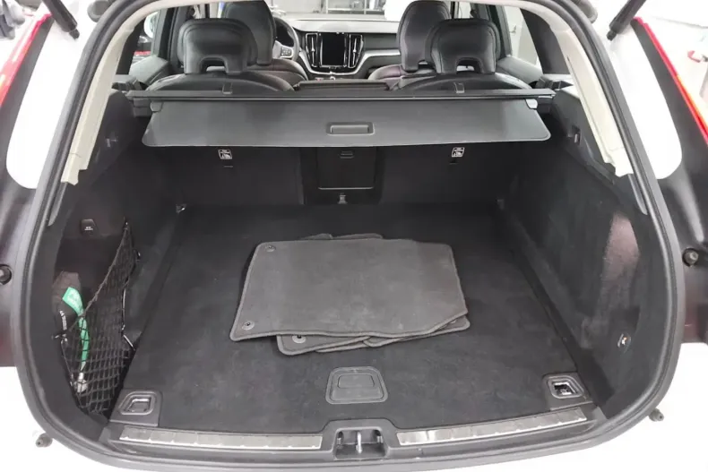 Volvo XC60 din 2021 cu 80.923 km - oferta VOL155589 - foto 11