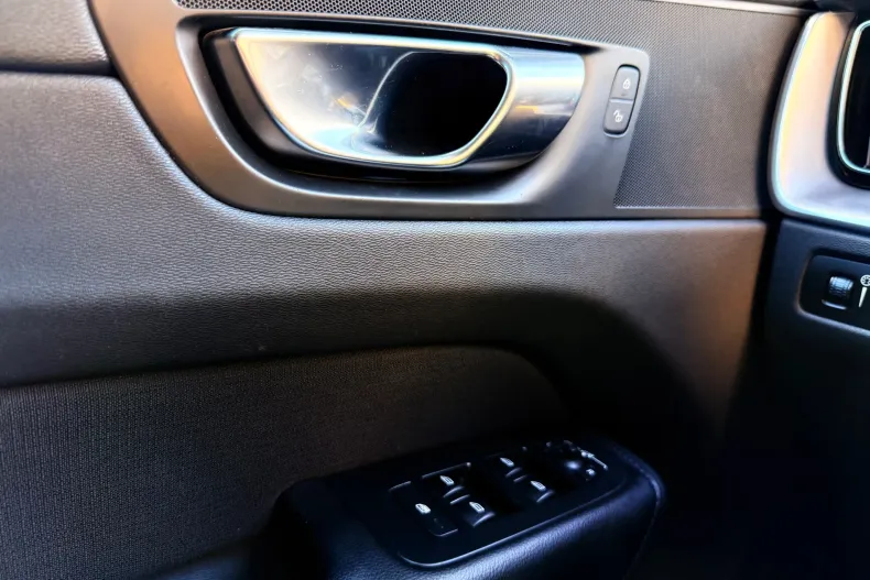 Volvo XC60 din 2020 cu 162.507 km - oferta VOL155987 - foto 31