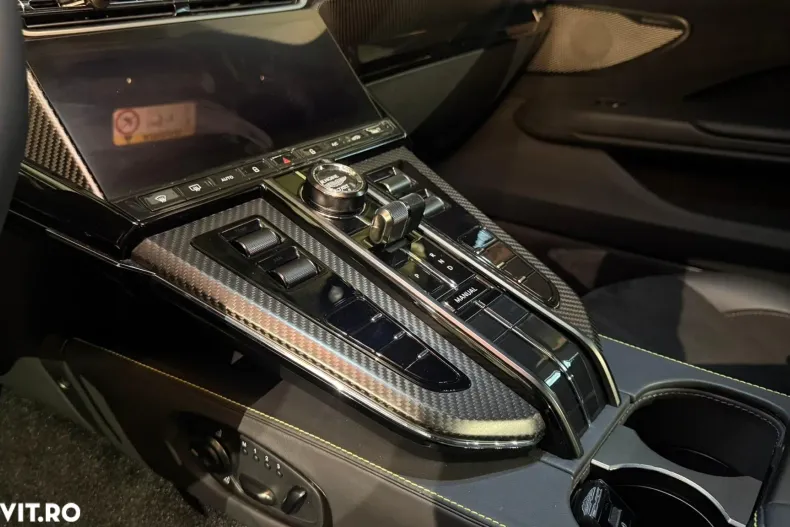 Aston Martin V8 Vantage din 2024 cu 10.100 km - oferta AST155992 - foto 23