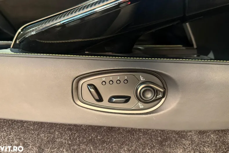 Aston Martin V8 Vantage din 2024 cu 10.100 km - oferta AST155992 - foto 31
