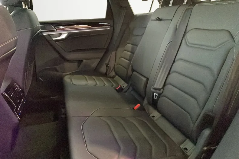 Volkswagen Touareg din 2025 cu 5 km - oferta VOL155997 - foto 13