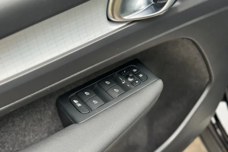 Volvo XC40 din 2022 cu 60.000 km - oferta VOL156065 - foto 12