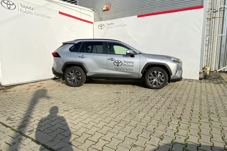 Toyota RAV4 din 2025 cu 8.700 km - oferta TOY156069 - foto 3