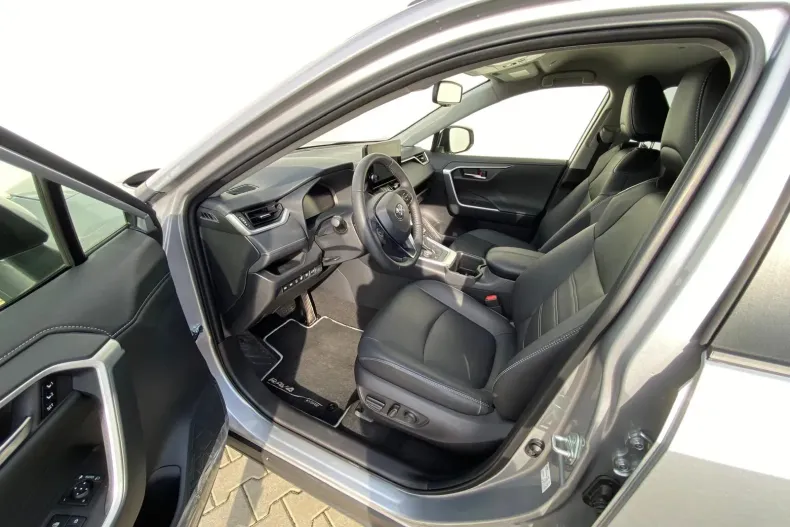 Toyota RAV4 din 2025 cu 8.700 km - oferta TOY156069 - foto 16