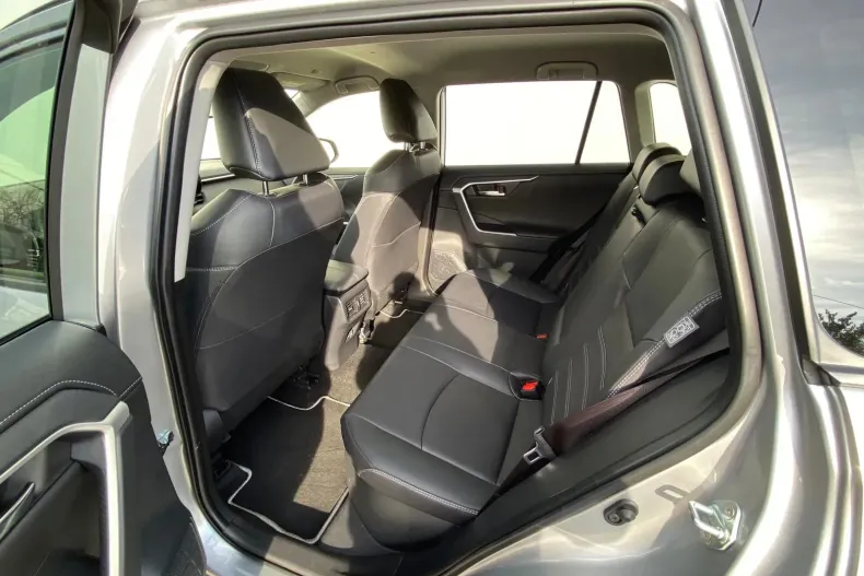 Toyota RAV4 din 2025 cu 8.700 km - oferta TOY156069 - foto 17