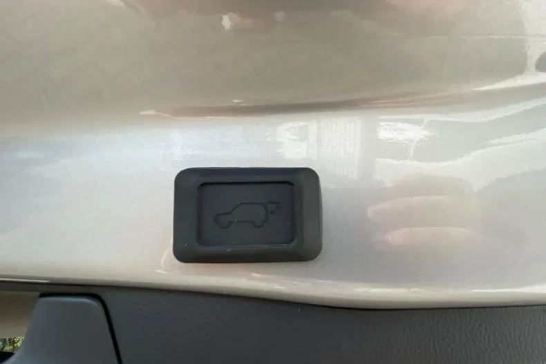 Toyota RAV4 din 2025 cu 8.700 km - oferta TOY156069 - foto 18