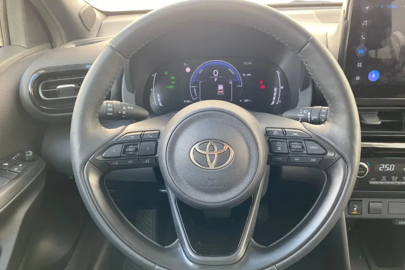 Toyota Yaris Cross din 2025 cu 3.200 km - oferta TOY156070 - foto 12