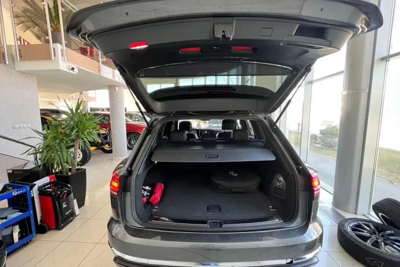 Volkswagen Touareg din 2021 cu 78.073 km - oferta VOL156094 - foto 31