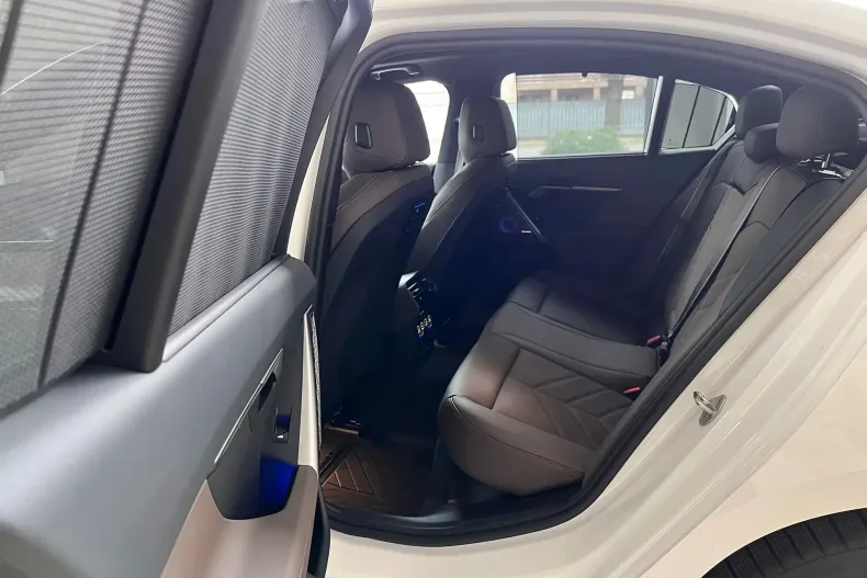 BMW Seria 5 din 2024 cu 22.000 km - oferta BMW156098 - foto 19