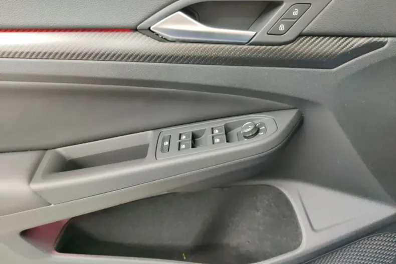 Volkswagen Golf din 2024 cu 9.500 km - oferta VOL156151 - foto 9