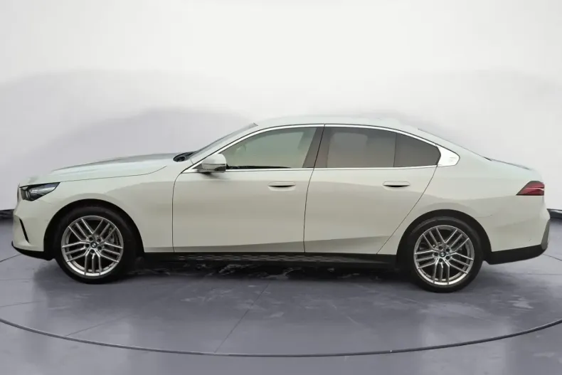 BMW 540 din 2024 cu 19.500 km - oferta BMW156153 - foto 2