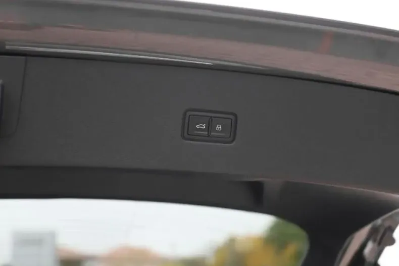 Audi Q8 din 2025 cu 23.570 km - oferta AUD156165 - foto 8