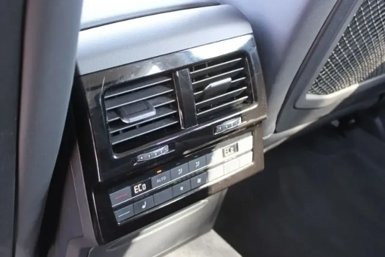 Volkswagen Touareg din 2020 cu 84.659 km - oferta VOL156167 - foto 10