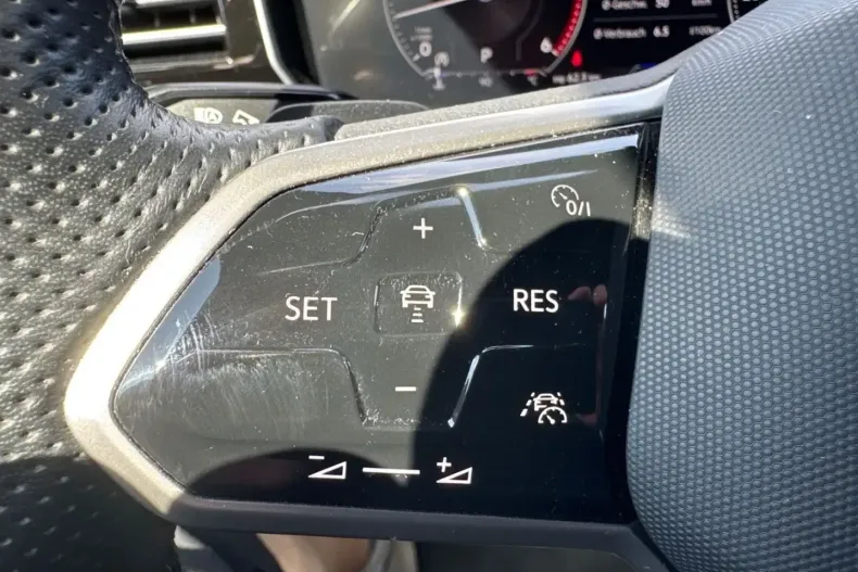 Volkswagen Touareg din 2021 cu 86.307 km - oferta VOL156177 - foto 17