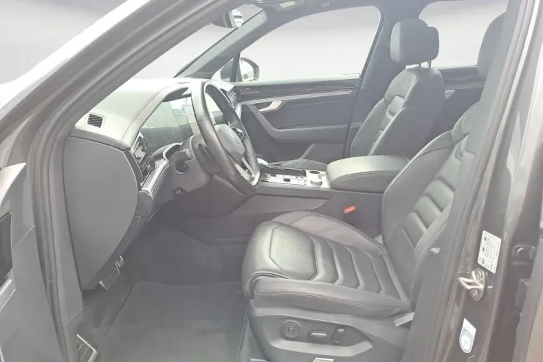 Volkswagen Touareg din 2022 cu 96.900 km - oferta VOL156181 - foto 7