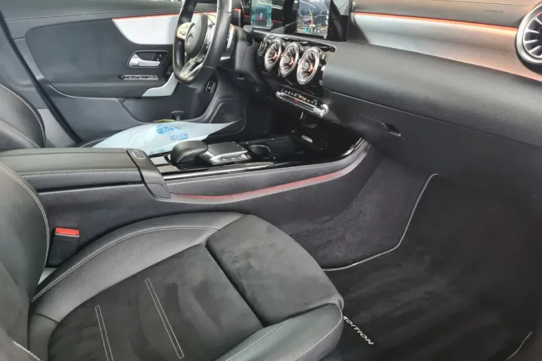 Mercedes-Benz CLA 250 din 2021 cu 48.077 km - oferta MER156263 - foto 11