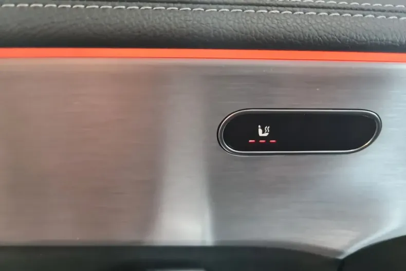 Mercedes-Benz CLA 250 din 2021 cu 48.077 km - oferta MER156263 - foto 25