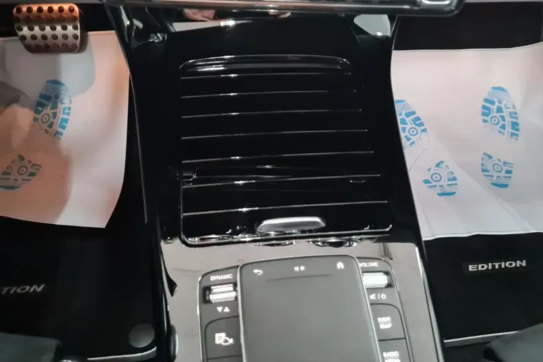 Mercedes-Benz CLA 250 din 2021 cu 48.077 km - oferta MER156263 - foto 31