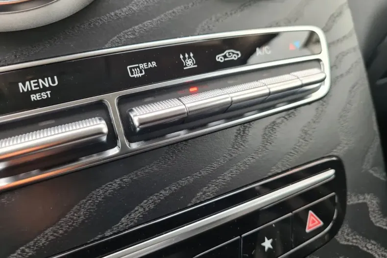 Mercedes-Benz GLC 300 din 2021 cu 47.603 km - oferta MER156264 - foto 29